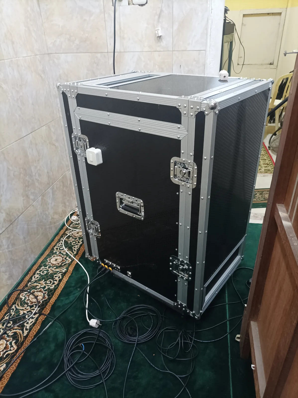 Rack soundsystem terpasang di Masjid At Taqwa, Parak Baruang, Payakumbuh
